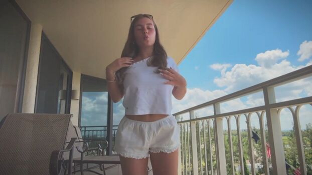 Full leaked Ariana white page private onlyfans photo