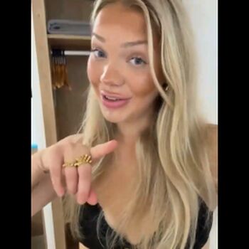 Full leaked Bellablows private onlyfans photo