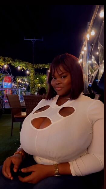 Full leaked Chioma lovv private onlyfans photo