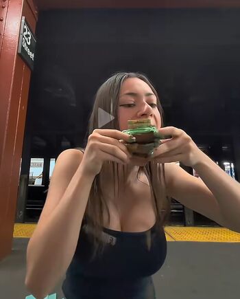 Full leaked Elizabetheatsnyc private onlyfans photo