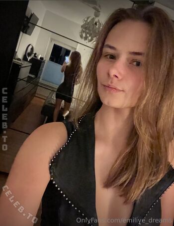 Full leaked Emiliy dreams private onlyfans photo