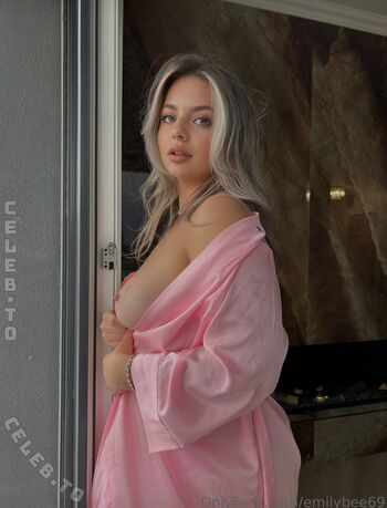 Full leaked Emilybee page private onlyfans photo