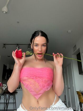 Full leaked Emilykernsx private onlyfans photo