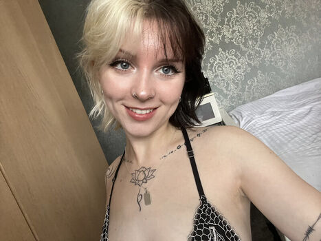 Full leaked Emzeeni private onlyfans photo