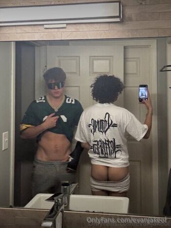 Full leaked Evanjakeof private onlyfans photo