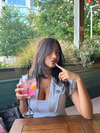 Full leaked Imanimalikaa private onlyfans photo