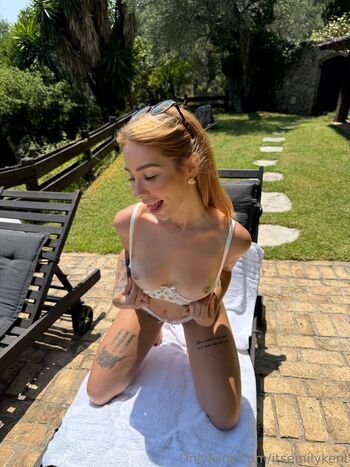 Full leaked Itsemilykent private onlyfans photo