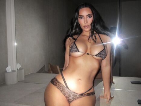 Full leaked Kim kardashian private onlyfans photo