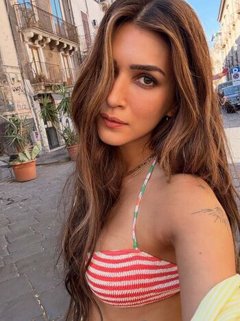 Full leaked Kriti sanon page private onlyfans photo
