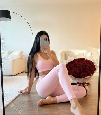 lisa_pink_queen