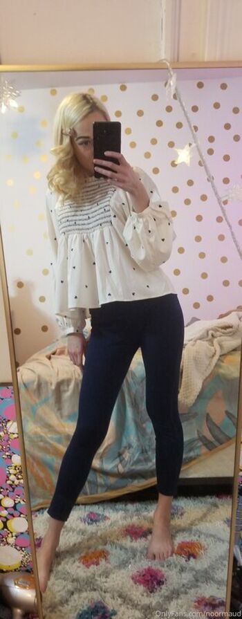 LittleCarlyNympho