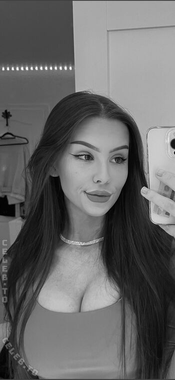 Full leaked Lizezki private onlyfans photo