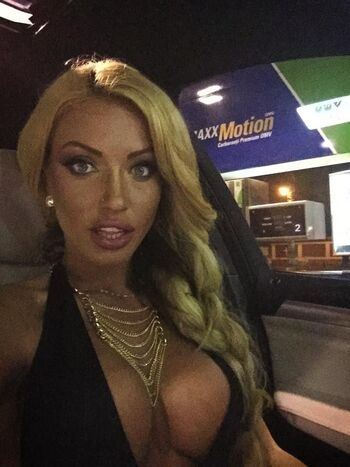 Full leaked Loredanachivu private onlyfans photo