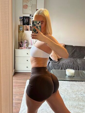 Full leaked Lucycombe private onlyfans photo