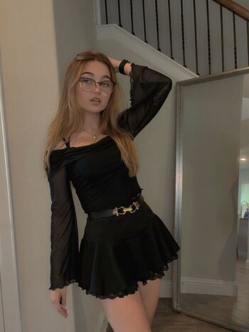 Full leaked Lyssaurora private onlyfans photo