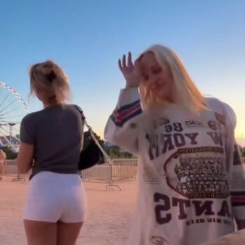 Full leaked Maika monroe private onlyfans photo