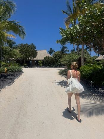 Full leaked Maika monroe private onlyfans photo