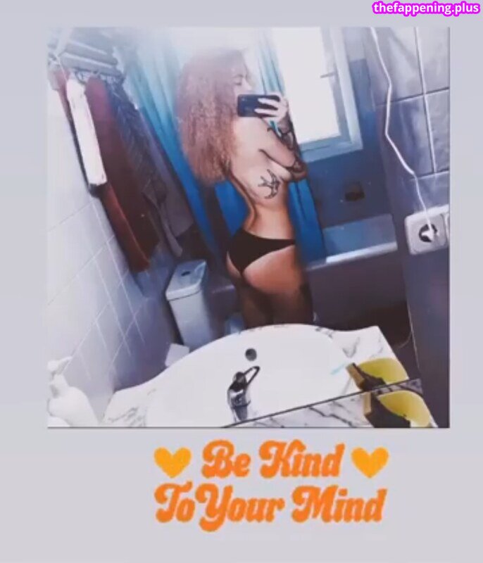 MiaVonFox
