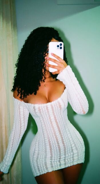 Full leaked Mini jhennialves private onlyfans photo