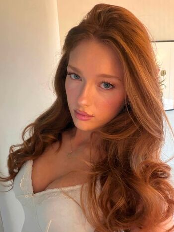 Full leaked Pheobeisginger private onlyfans photo