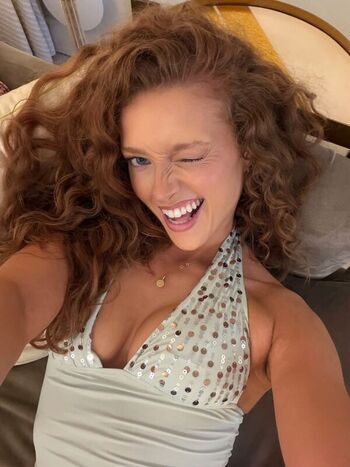 Full leaked Phoebeisginger private onlyfans photo