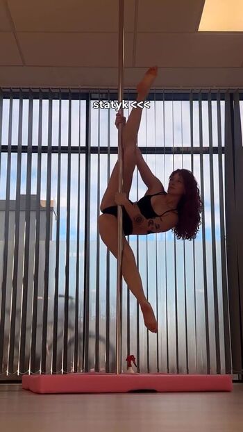 Full leaked Pole dance private onlyfans photo