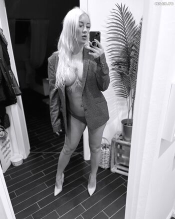Full leaked Sterniee private onlyfans photo