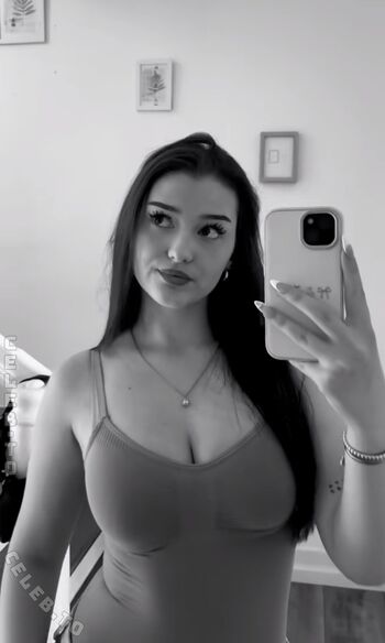 Full leaked Tijanaaperic private onlyfans photo