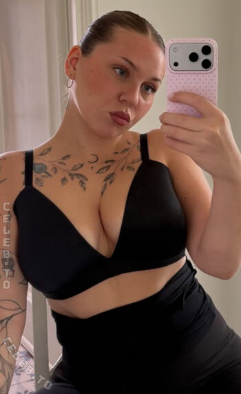 Full leaked Viky kid private onlyfans photo