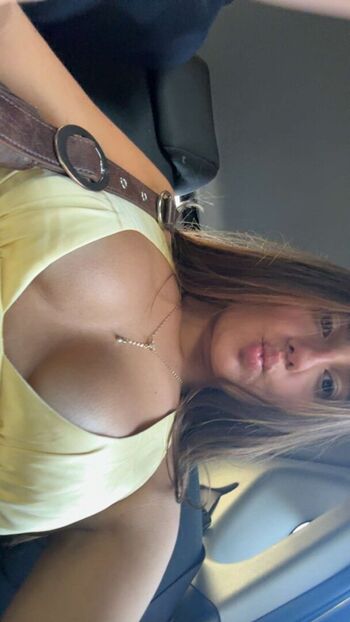 Full leaked Kirabee/ private onlyfans photo