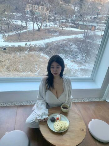 Full leaked Yunxvly private onlyfans photo
